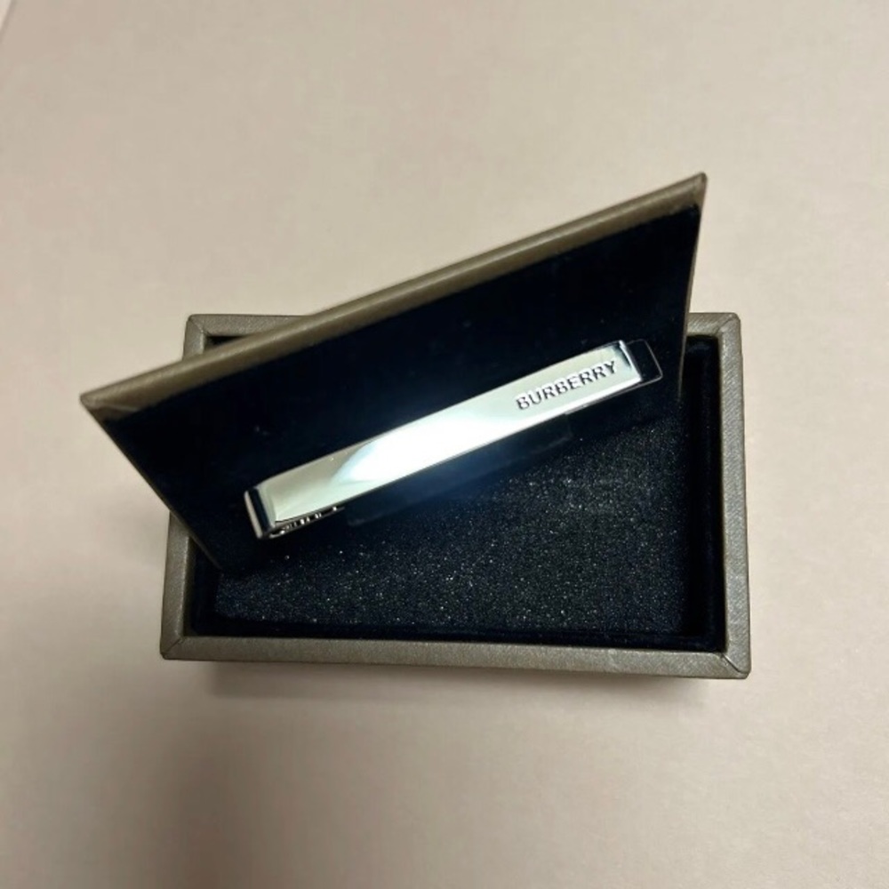 Brand new with tags Burberry tie clip.